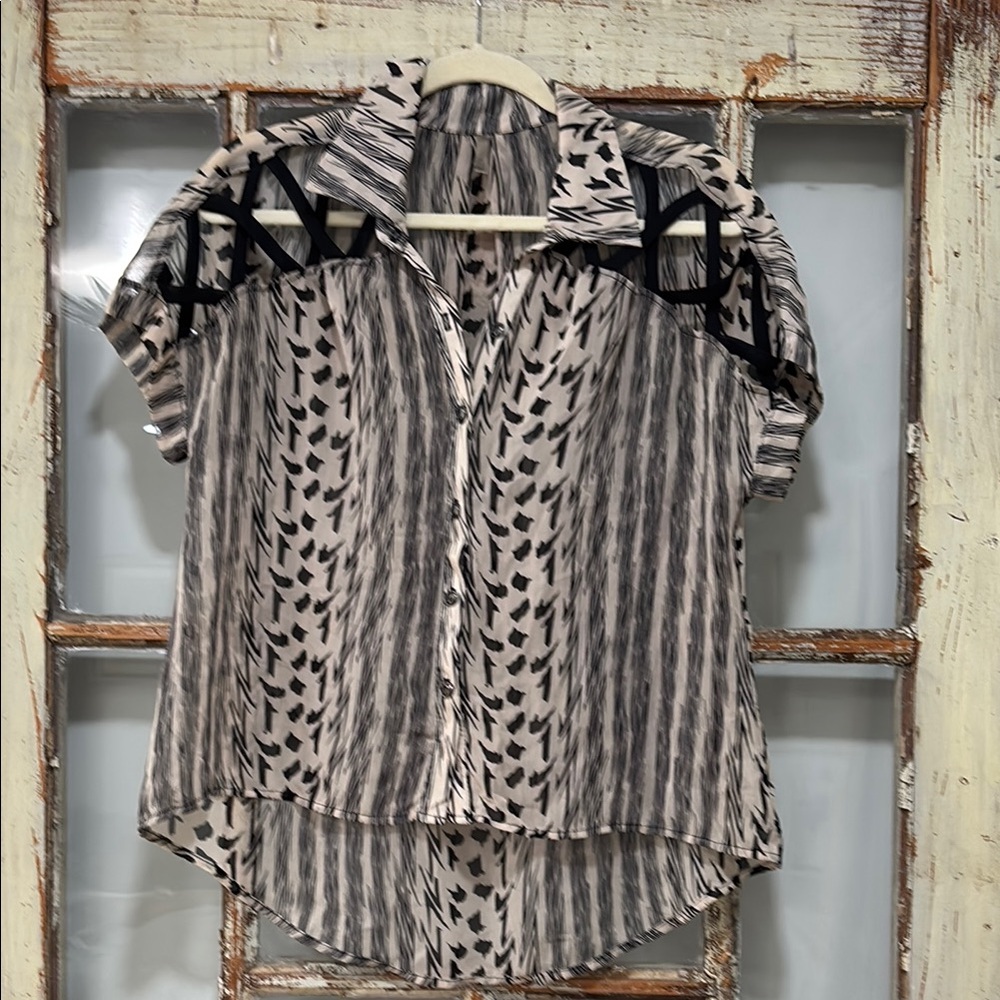 Patterned Black and White Women's Top
